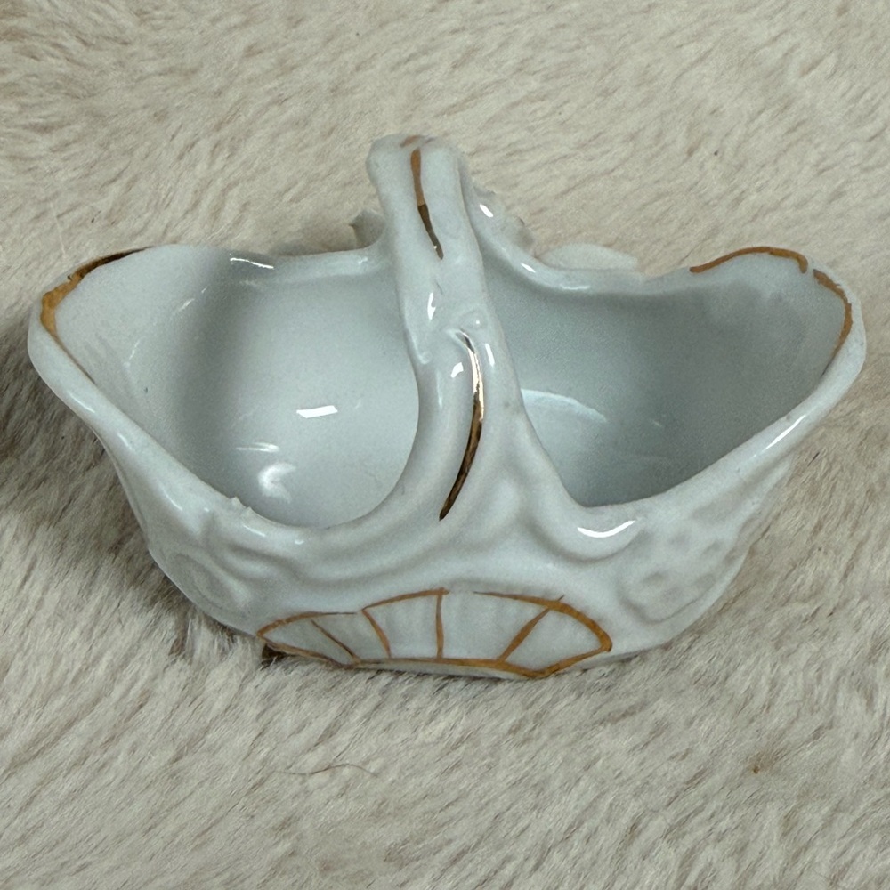 Occupied Japan Ceramic Vintage Miniature Basket Trinket Dish Made in White/Gold